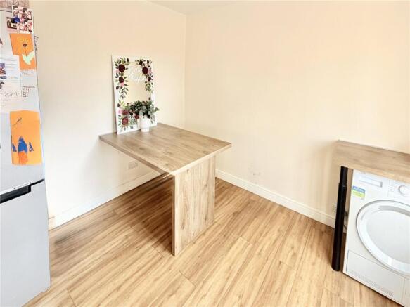 3 bed Semi-Detached for sale Image 6
