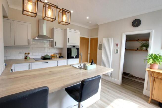 2 bed Terraced for sale Image 5