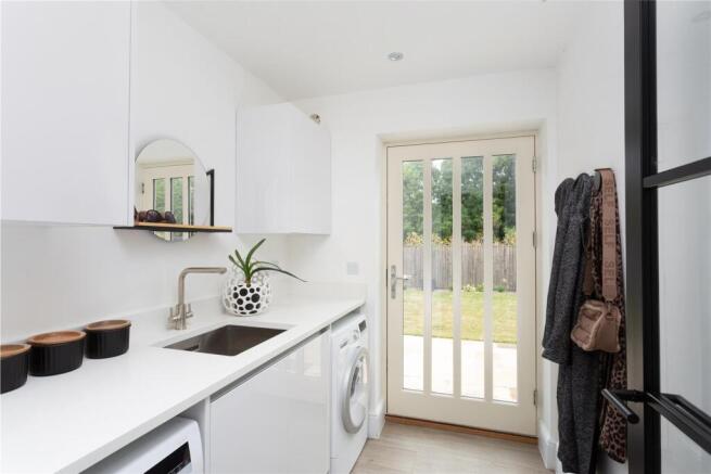 4 bed Detached for sale Image 9