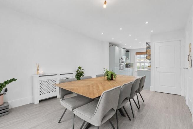 3 bed Town House for sale Image 4