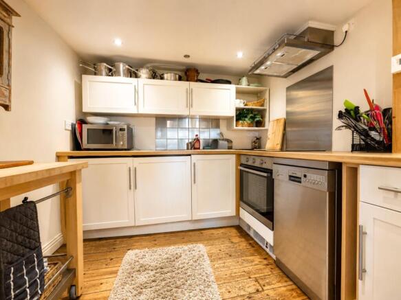 2 bed Terraced to rent Image 4