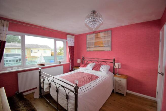 Bedroom 1.jpg