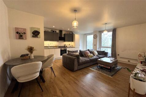 Farnborough Road, Farnborough, Hampshire, GU14