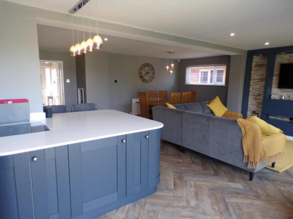 Kitchen / Dining / F