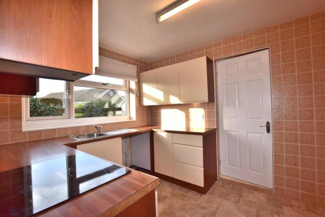 2 bed Detached Bungalow to rent Image 5