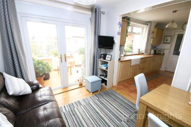 OPEN PLAN DINING KITCHEN