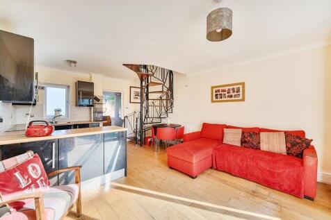 Somerset Close, Walton-on-Thames, Surrey, KT12