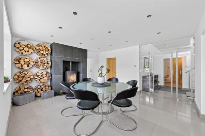 4 bed Detached for sale Image 8