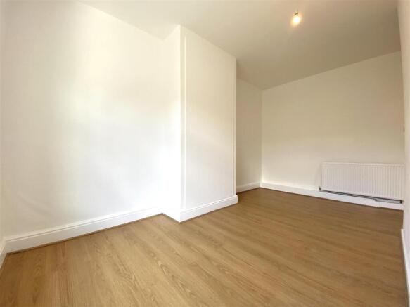 3 bed Terraced to rent Image 6