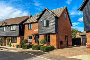 16 Tamarins, The Shaw, Bishop's Stortford CM22 7DD