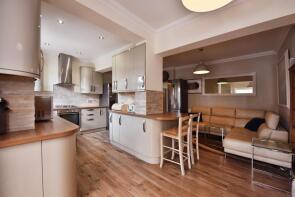 93, Dundonald Drive, Leigh-on-sea SS9 1NA