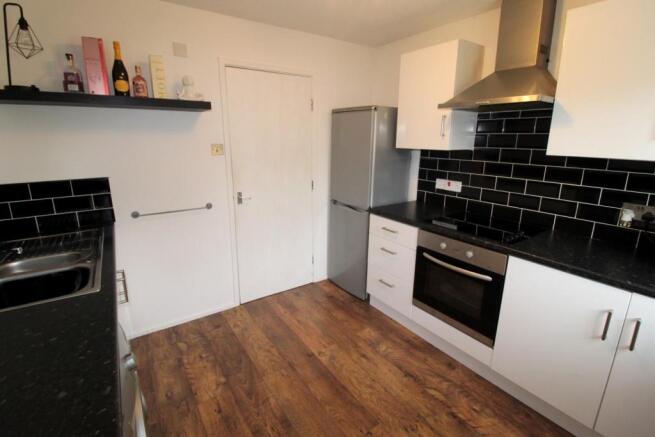 KITCHEN 2 .JPG