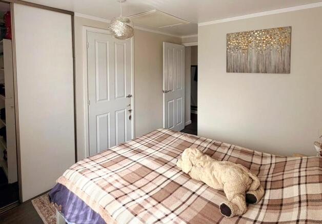 2 bed Flat for sale Image 9