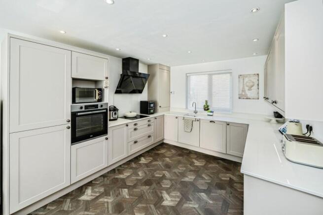 4 bed Detached for sale Image 6