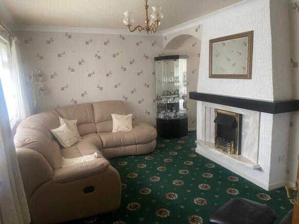 LOUNGE/DINING ROOM