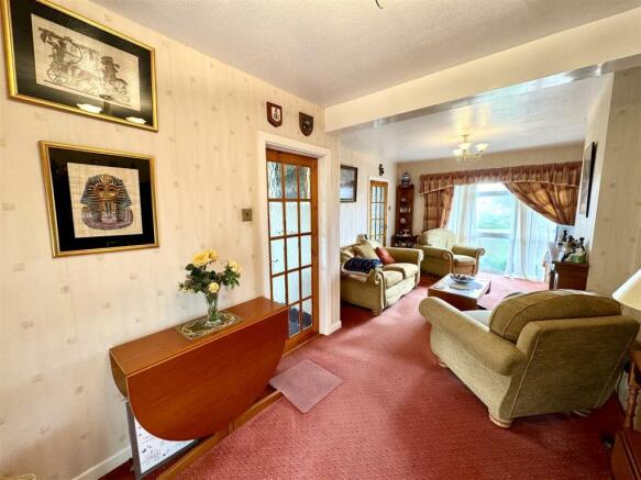 OPEN PLAN SITTING/DINING ROOM