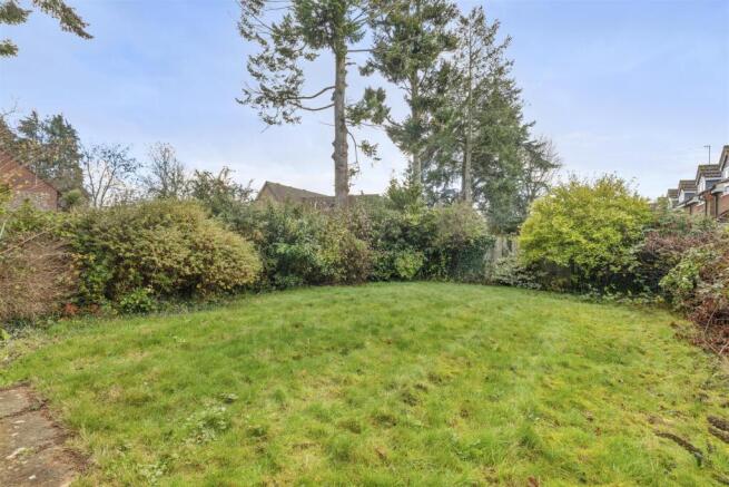 8 Lyndon Gardens, HP13 7QJ-12.jpg