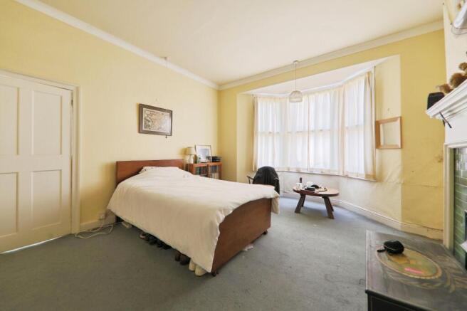 6 bed Detached for sale Image 10