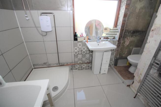 bathroom 2.JPG