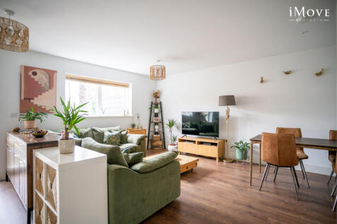 Auckland Road, London, SE19