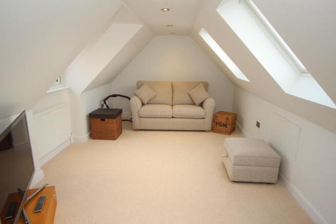 GUEST BEDROOM/GAMES ROOM
