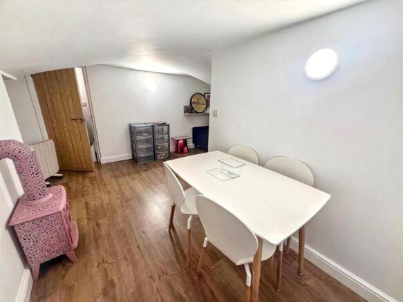 4 bed Semi-Detached for sale Image 7