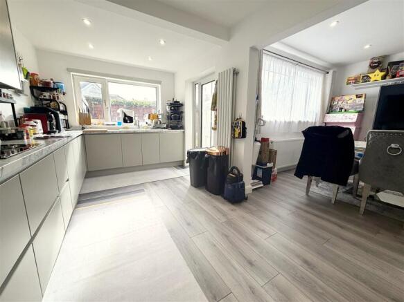 4 bed Semi-Detached for sale Image 6