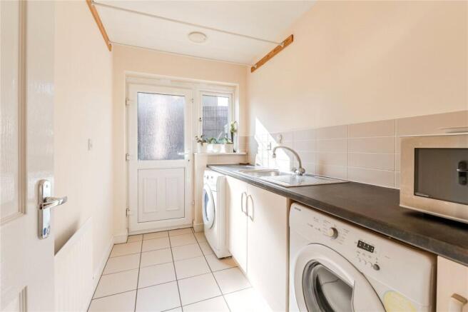 6 bed Detached for sale Image 10