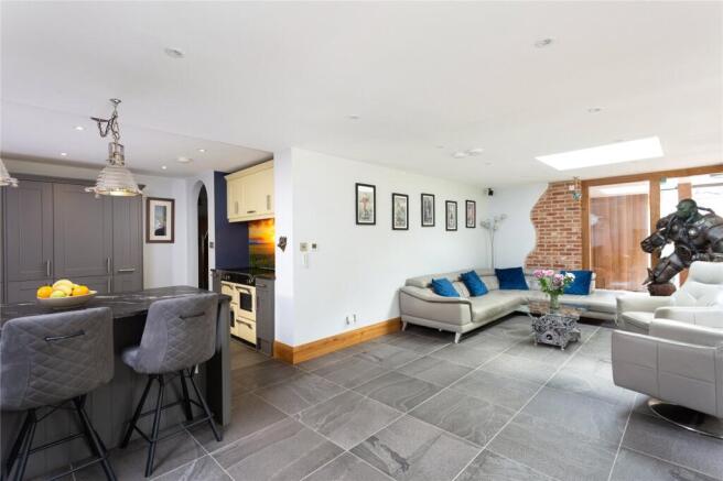 4 bed Detached for sale Image 4