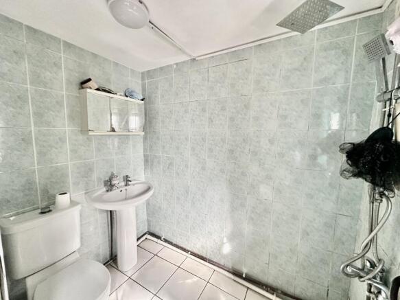 5 bed Semi-Detached for sale Image 11