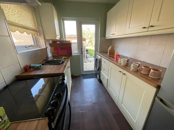 KITCHEN 8'9 x 6'8