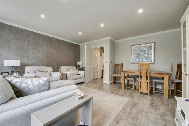 Lounge Diner (1).jpg