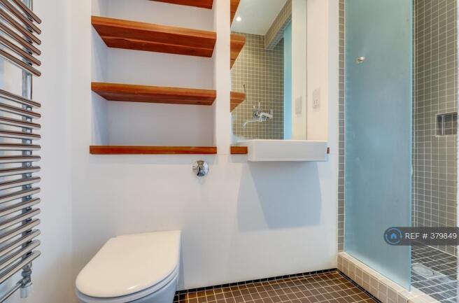 Master En-Suite Bathroom