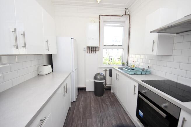 1 bed House Share to rent Image 4