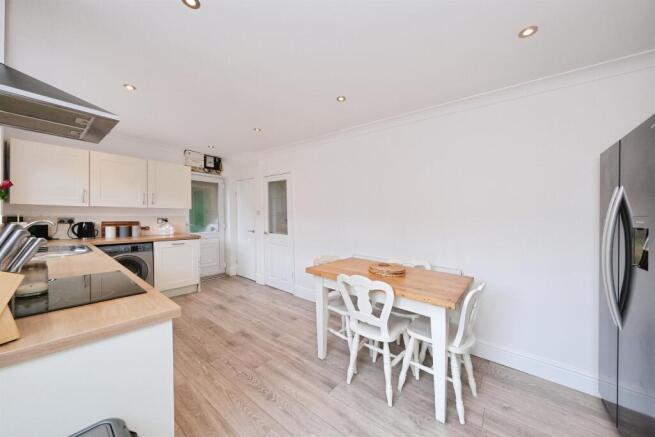 3 bed Semi-Detached for sale Image 8
