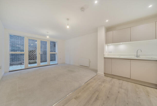 1401058-6-69678d3...