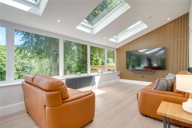 5 bed Detached for sale Image 7