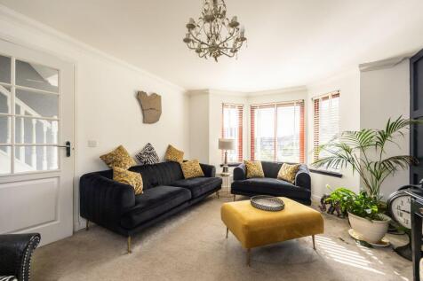 37 Gladstone's Gait, Bonnyrigg, EH19 3GA