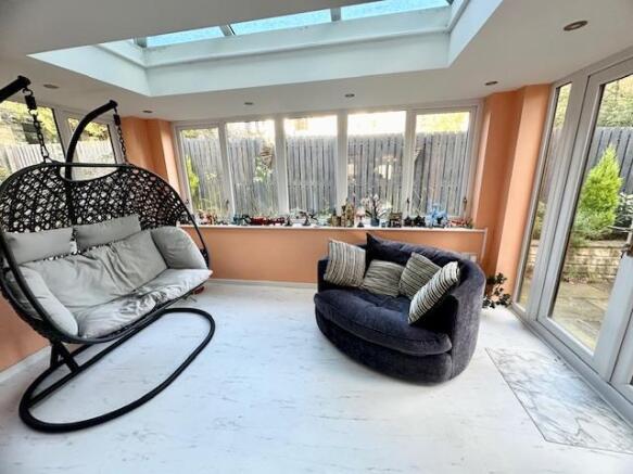 5 bed Detached for sale Image 8