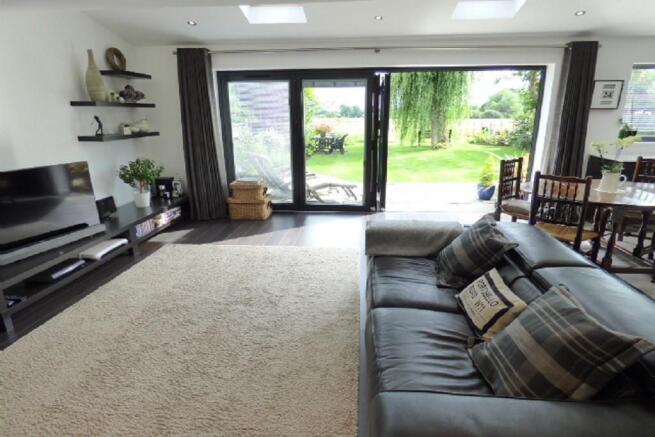 Lounge Dining Room 3