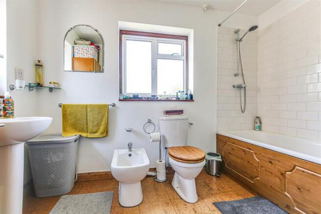 13 Bathroom.jpg