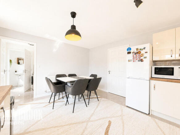 4 bed Detached for sale Image 7