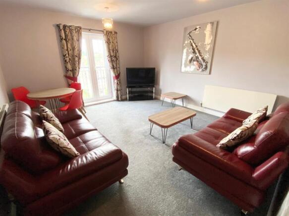 2 bed Apartment for sale Image 2