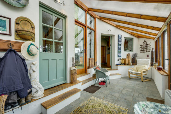 Entrance Porch/Su...