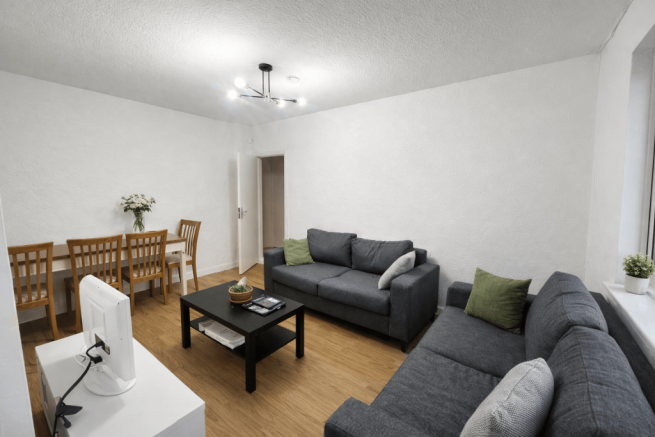 4 Bedroom Semi-Detached House - HMO