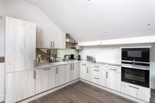 3 bed Flat for sale Image 7