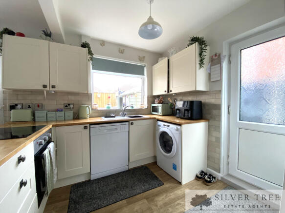 3 bed Semi-Detached for sale Image 6