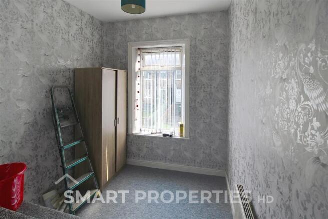 3 bed Terraced to rent Image 6
