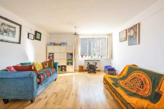 Tenbury Close, E7