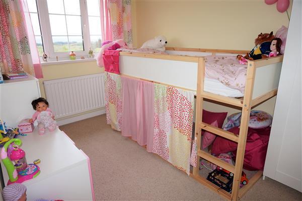 FRONT BEDROOM 3 :